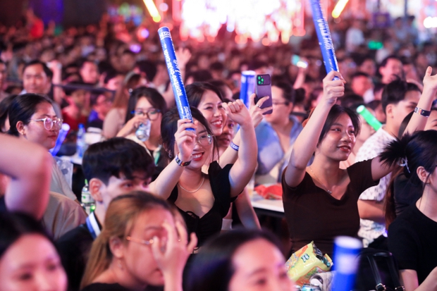 Hơn 200 nghìn khán giả “thăng hoa” suốt 3 ngày cùng HOZO Super Fest, Thu Minh lần đầu tiên làm điều này trong đêm diễn cuối cùng! - Ảnh 1.